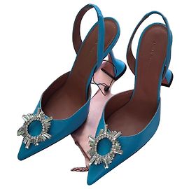 Amina Muaddi Décolleté da donna in pelle blu con applicazione di cristalli