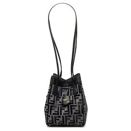 Fendi Mini Zucca Origami Schultertasche aus Chenille in Grau