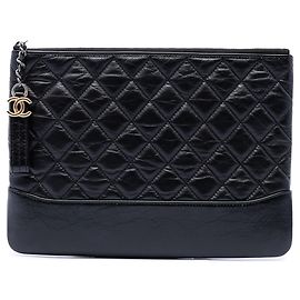 Chanel Gabrielle O Case Clutch aus schwarzem gestepptem gealterten Kalbsleder Medium