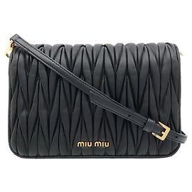 Borsa a spalla arricciata Miu Miu Matelassé in nero