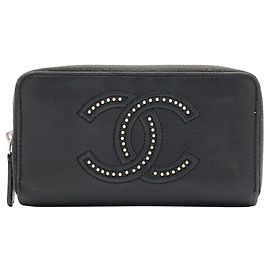Chanel Coco Mark Rundes Portemonnaie mit Nieten