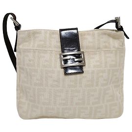 Sac Hobo Fendi Vintage FF avec ceinture en toile Medium