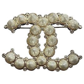 Chanel Doppel-C Logo Perlen Brosche mit Strass Gold
