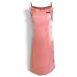 Miu Miu Rosa langes Seidenkleid mit Kristallen bestickt Défile Neu