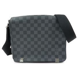 Borsa a tracolla Louis Vuitton Damier Graphite District PM NM N41028