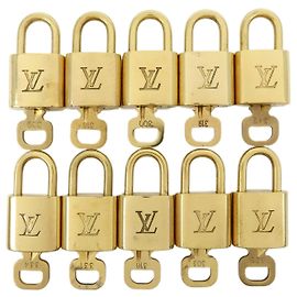 Louis Vuitton Lotto di 10 Lucchetti e Chiavi in Metallo Oro