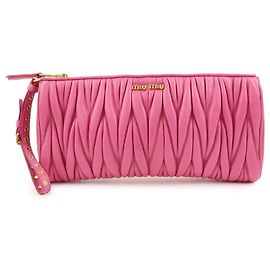 MIU MIU Matelassé Nappa Leder Clutch Bag Wristlet Bag Pink 5N1455