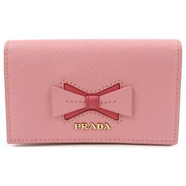 Tarjetero PRADA de piel Saffiano con motivo de cinta Rosa