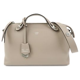 FENDI Bay The Way Borsa 2Way in pelle Borsa a tracolla Greige 8BL124