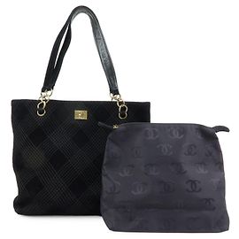 Borsa a tracolla e tote CHANEL COCO Mark Wild Stitch in pelle scamosciata Nero