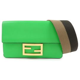 Borsa a spalla Fendi Flat Baguette in pelle Verde Marrone 8BS039