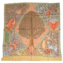 Lenço Hermès Carre 90 "Axis Mundi" Plissé em Seda Laranja