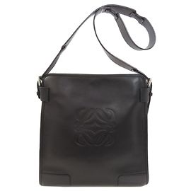 Borsa a tracolla Loewe Anagram in pelle di vitello nera