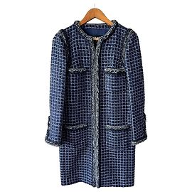 Chanel Métiers d’Art Paris Cosmopolite Tweed Mantel Dunkelblau FR 36