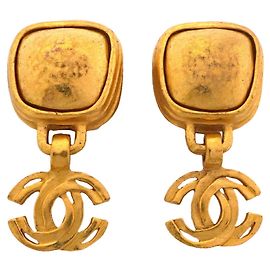 Chanel Gold Clip-Ohrringe