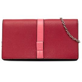LOEWE Anagram Wallet on Chain aus rotem bicolor körnigem Kalbsleder
