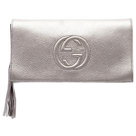Clutch Soho Disco Gucci en piel de becerro metalizada dorada