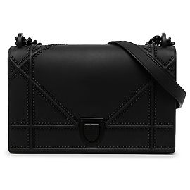 Diorama Wallet on Chain mittelgroß aus ultra-mattem, genietetem Kalbsleder in Schwarz Dior