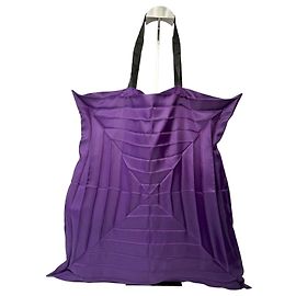 Borsa tote vintage Issey Miyake in poliestere viola con tracolla nera