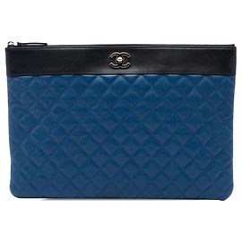 Clutch Chanel Mademoiselle O Case Large Bicolor Quilted Sheepskin Negra