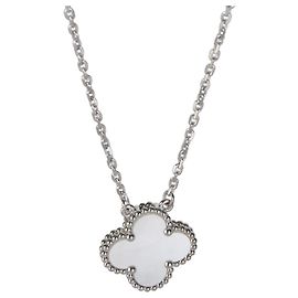 Van Cleef & Arpels Ciondolo Vintage Alhambra in Madreperla e Oro Bianco
