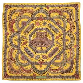 Hermès Carré Géant 140 "PARURES DES MAHARAJAS" Stole Cashmere & Silk en Yellow
