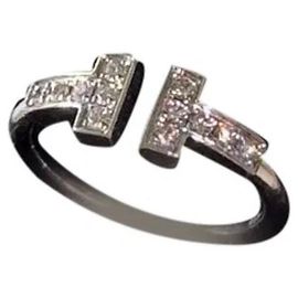 Anello Tiffany & Co. T Wire in oro bianco e diamanti