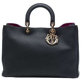 Borsa Diorissimo Dior in pelle di vitello martellata nera Large