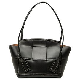 Bottega Veneta Small Maxi Intrecciato Arco Satchel aus schwarzem Kalbsleder