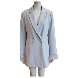 Autre Marque Jaded Rose Roselyn Blazer-Kleid mit Federbesatz - Soft Grey