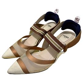 Fendi Colibri Décolleté Slingback Beige Marrone
