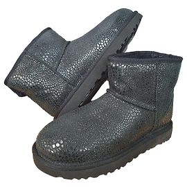 UGG Glitzy Black Sheepskin Boots Women's Size 39