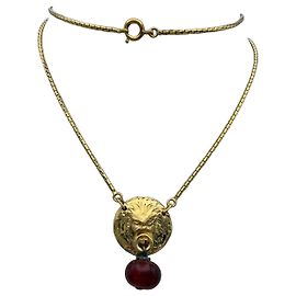 Collana Chanel Lion placcata oro con perla rossa
