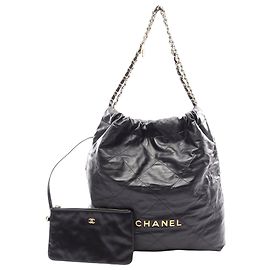Chanel 22 Hobo Large in vitello lucido nero