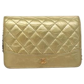 Chanel Gabrielle Wallet on Chain in pelle di vitello matelassé invecchiata