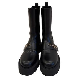Dior Stivaletti in pelle nera con suola carrarmato