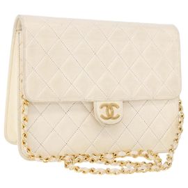 CHANEL Matelasse Schultertasche mit Kette aus Lammleder Weiß Gold CC