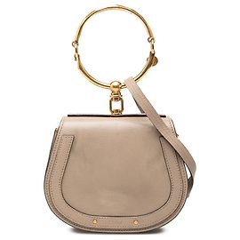 Mala Nile Chloé Pequena em Pele Bege com Alça de Pulso