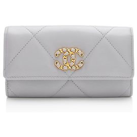 Cartera de solapa Chanel 19 en piel de cordero