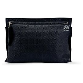 Loewe T Pouch aus Lackleder mit Anagram-Prägung