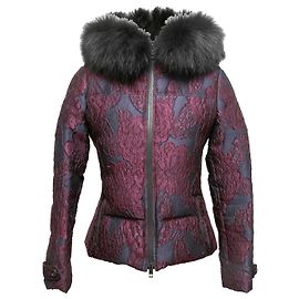 Chaqueta puffer Burberry de jacquard en color burdeos y multicolor con ribete de piel de zorro, talla US S
