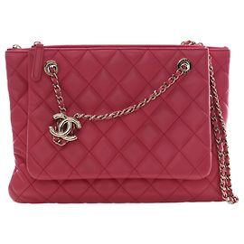Bolso crossbody Chanel de piel de cordero acolchada rosa con doble estuche y cadena