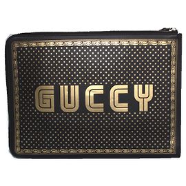 Gucci, Pochette con zip Guccy x SEGA in pelle nera