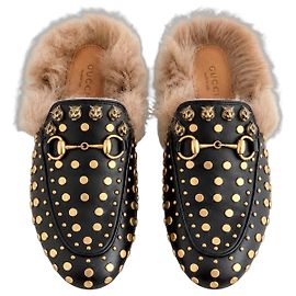 Gucci Princetown Mules in pelle borchiata e pelliccia