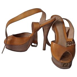 Fendi Leder Plateauschuhe Peep-Toe