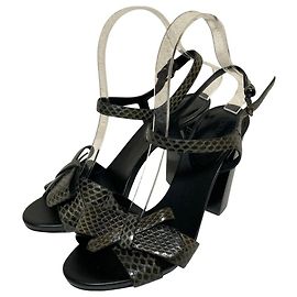 Giorgio Armani Riemchensandalen aus Pythonleder