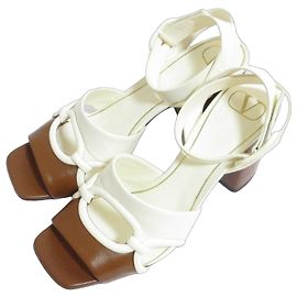 Sandali chunky heel in pelle bicolore Valentino Garavani