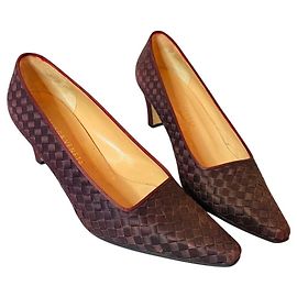 Bottega Veneta Intrecciato Pumps aus braunem Satin