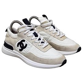 Chanel Sneaker für Damen aus grauem Wildleder