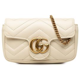 Gucci Mini GG Marmont Matelassé aus weißem Kalbsleder, Umhängetasche mit Klappe